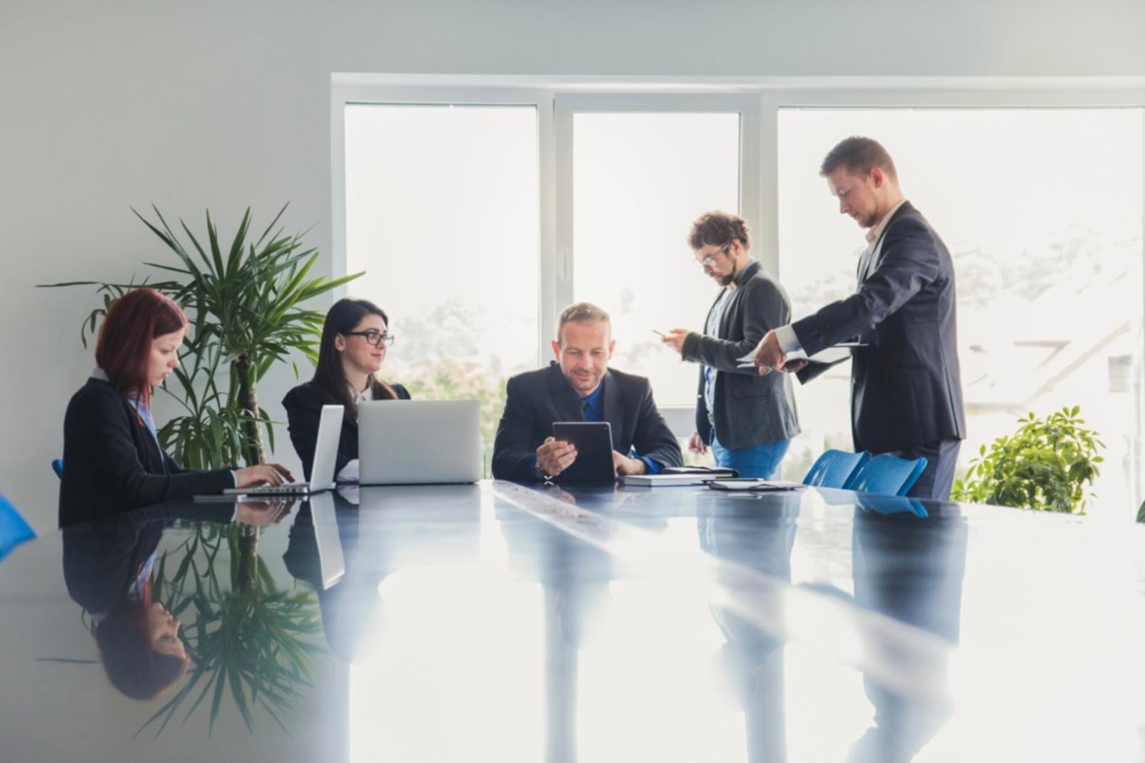 Professionelle Finanzberatung und Szenario-Modellierung bei Sarinriovi
